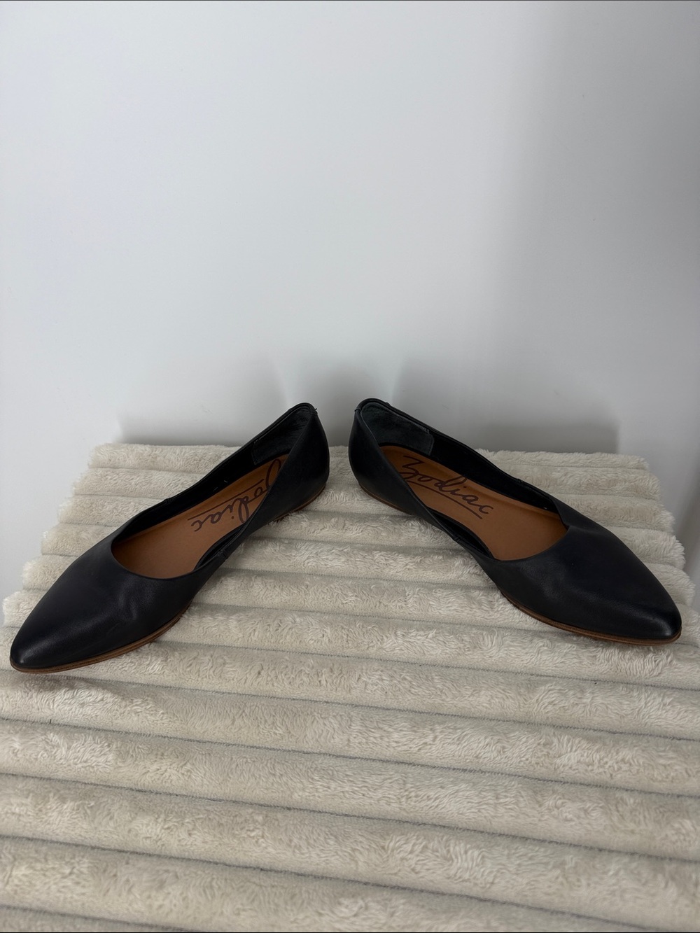 Zodiac women's "Hill" pointed toe flats in black leather size 7.5 - Picture 3 of 8